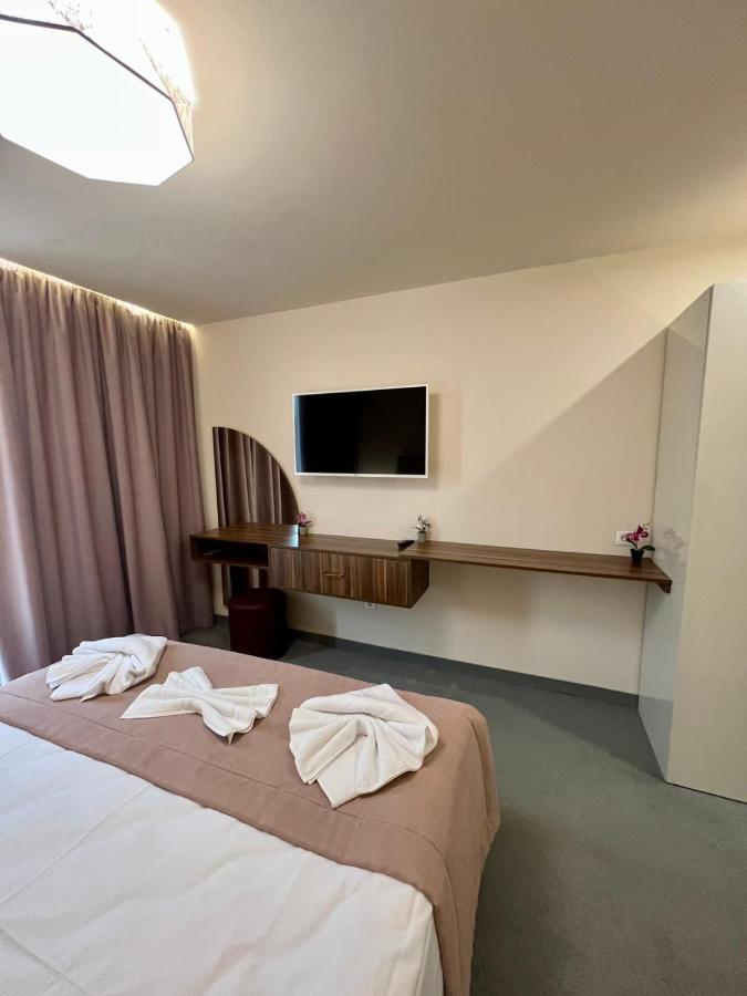 Floral Boutique Hotel Плевна Экстерьер фото