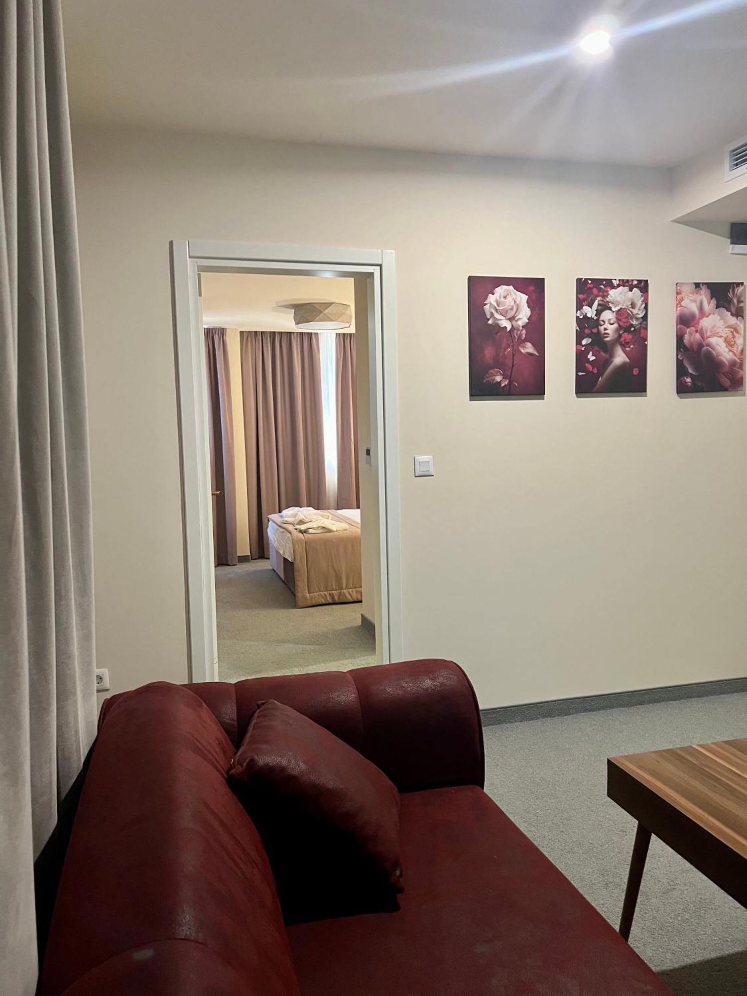 Floral Boutique Hotel Плевна Экстерьер фото
