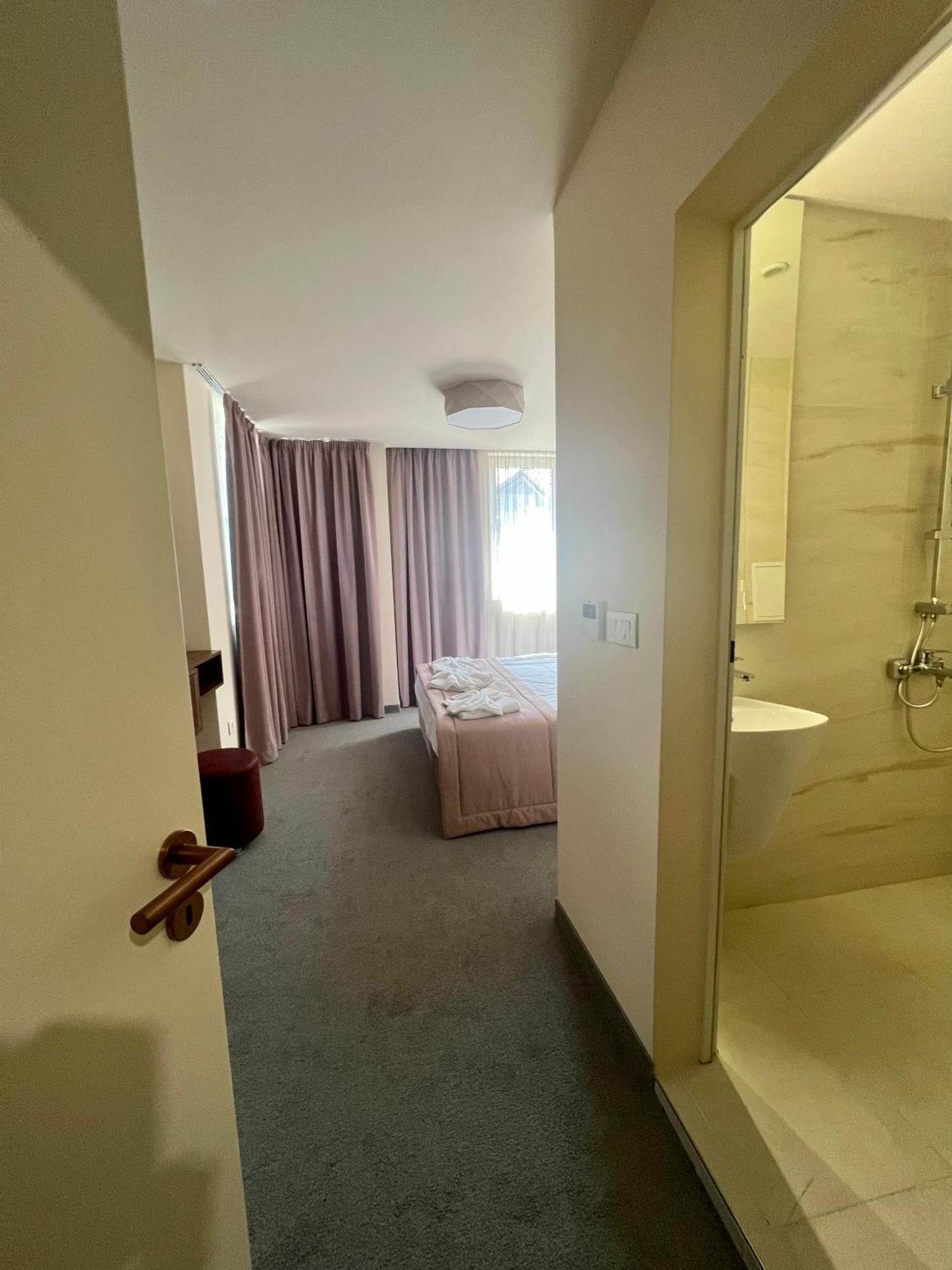 Floral Boutique Hotel Плевна Экстерьер фото